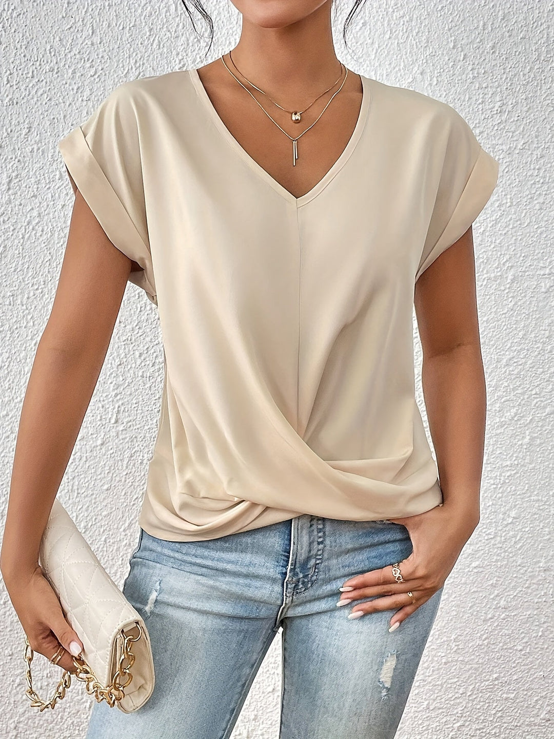 Cleo™ | Stylish casual T-shirt with a romantic sweetheart neckline